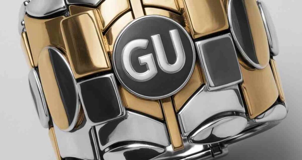 GU Metal Plate Bracelet​